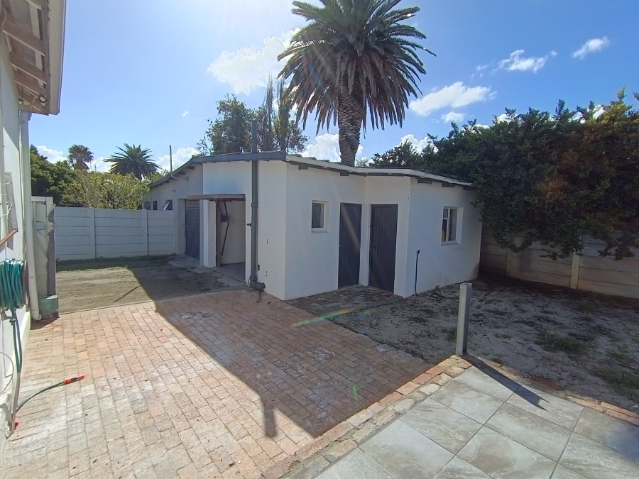 To Let 4 Bedroom Property for Rent in Lochnerhof Western Cape